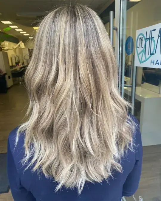 Balayage-Strähnen, blond gefärbt, Detailaufnahme